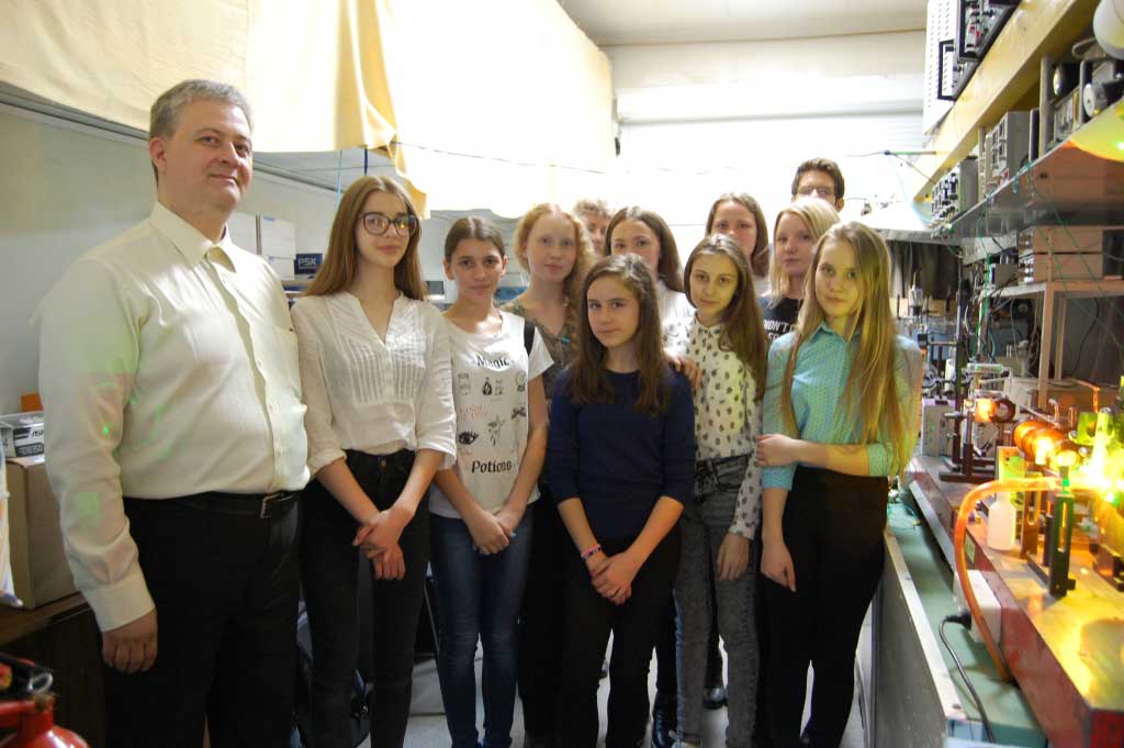 День открытых дверей в ИАиЭ СО РАН. Лаборатория физики лазеров, С.Л. Микерин День открытых дверей в ИАиЭ СО РАН. Лаборатория физики лазеров, С.Л. Микерин