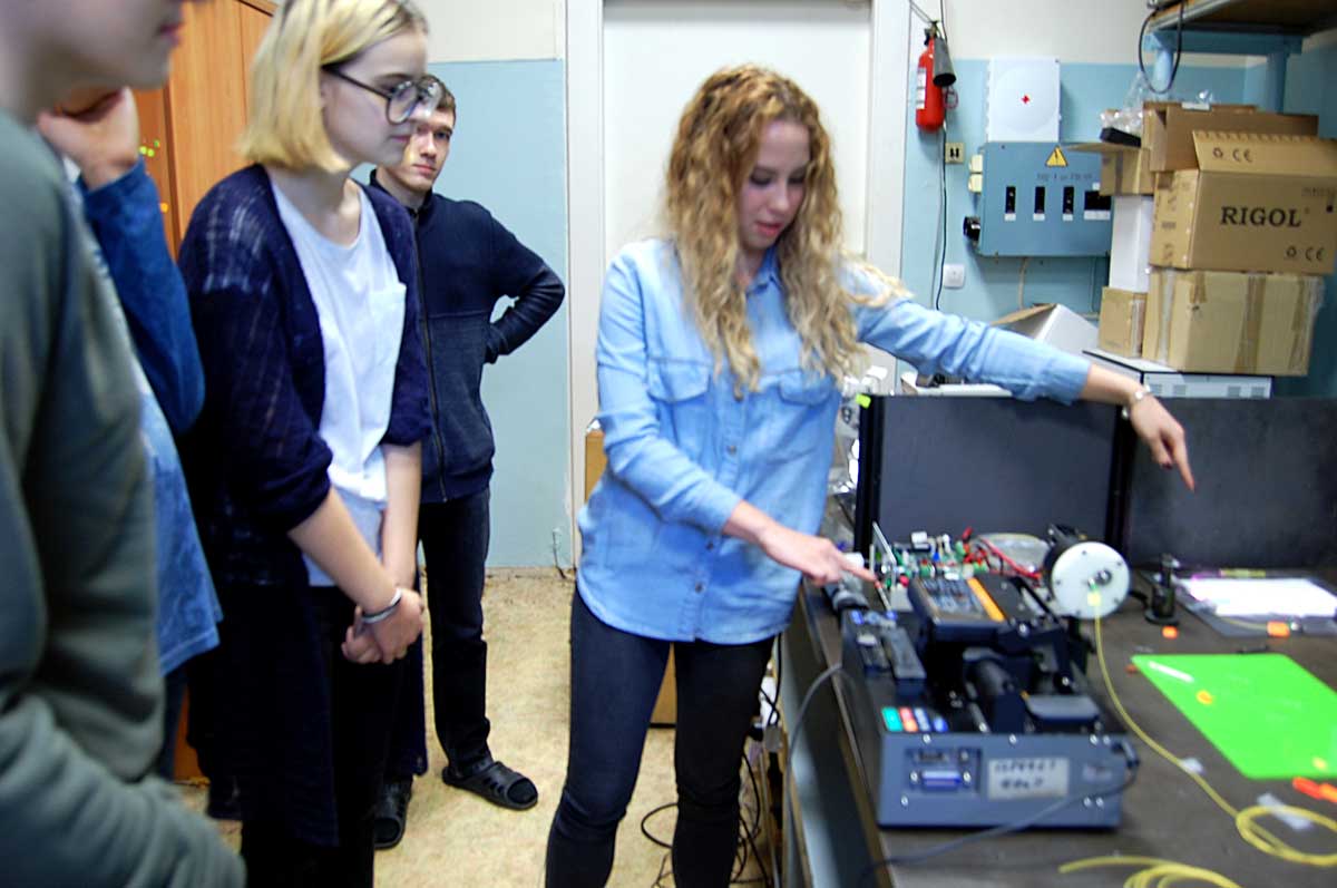 Экскурсия в ИАиЭ СО РАН, лаборатория волоконной оптики Экскурсия в ИАиЭ СО РАН, лаборатория волоконной оптики