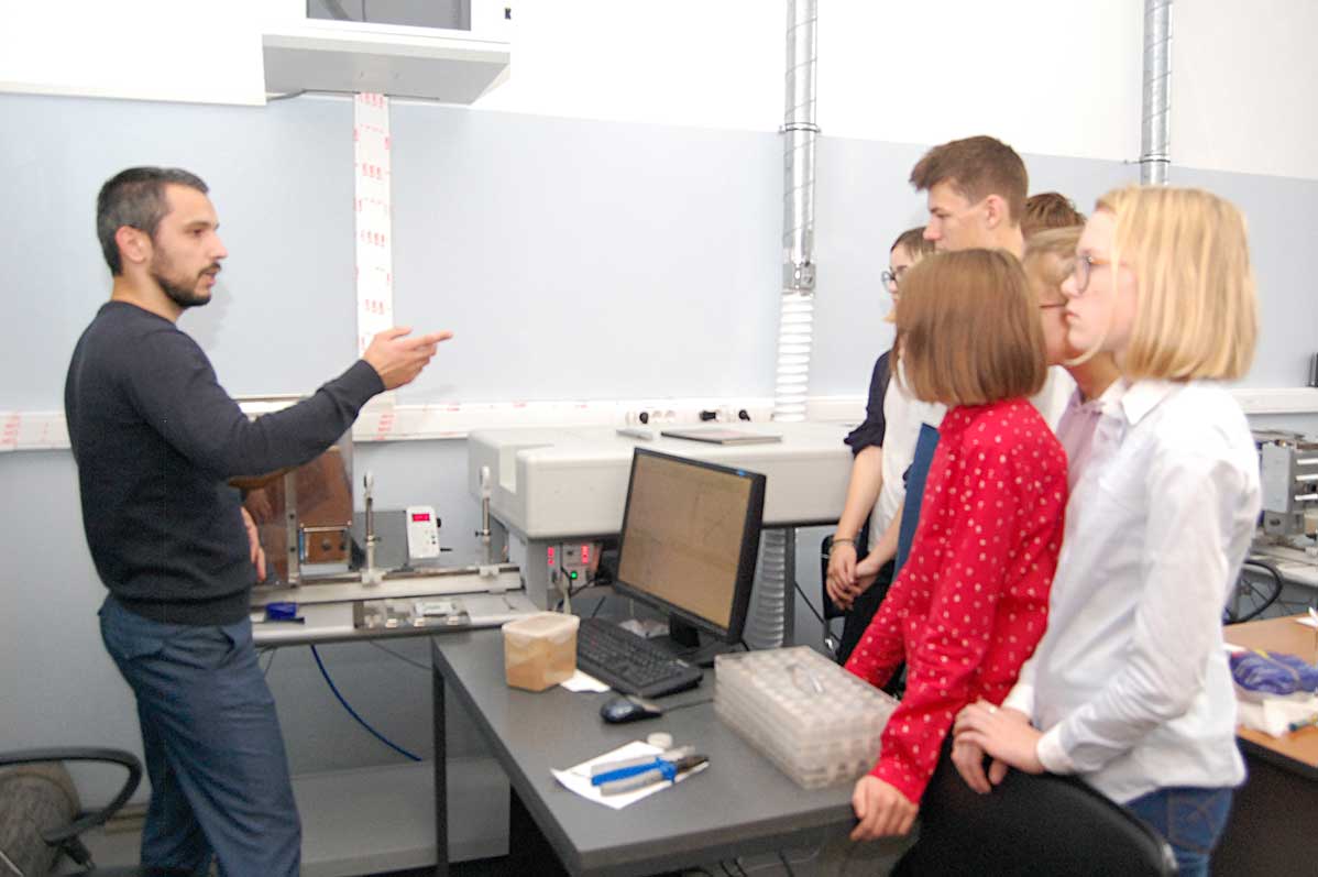 Экскурсия в ИАиЭ СО РАН, лаборатория оптических информационных систем Экскурсия в ИАиЭ СО РАН, лаборатория оптических информационных систем