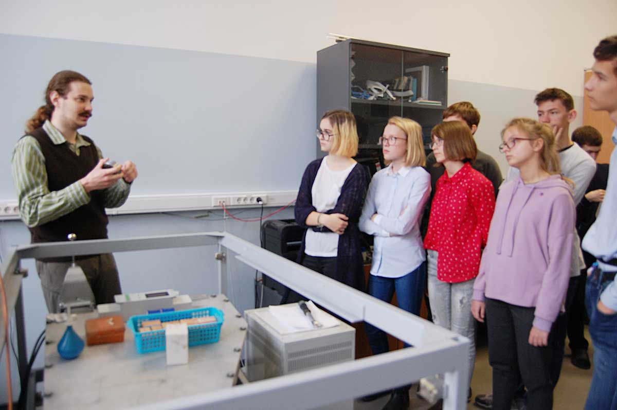 Экскурсия в ИАиЭ СО РАН, лаборатория оптических информационных систем Экскурсия в ИАиЭ СО РАН, лаборатория оптических информационных систем