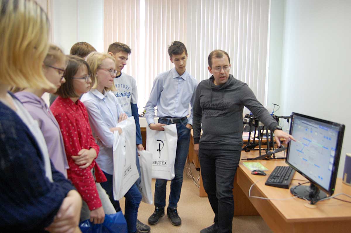 Экскурсия в ИАиЭ СО РАН, лаборатория нечётких технологий Экскурсия в ИАиЭ СО РАН, лаборатория нечётких технологий