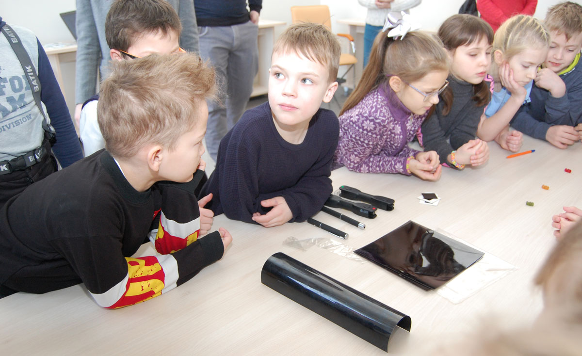 Дни науки в ИАиЭ СО РАН. Оптические опыты Дни науки в ИАиЭ СО РАН. Оптические опыты