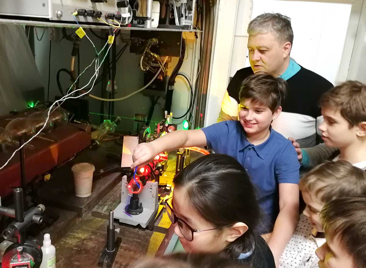 Дни науки в ИАиЭ СО РАН. Лаборатория физики лазеров Дни науки в ИАиЭ СО РАН. Лаборатория физики лазеров