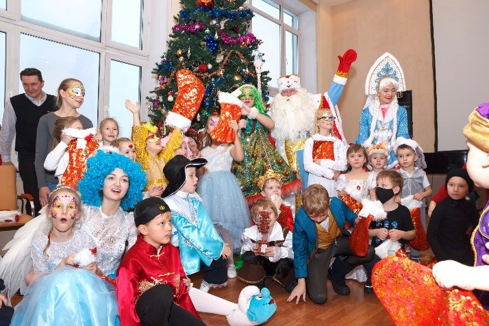 Новогодний детский праздник в ИАиЭ СО РАН Новогодний детский праздник в ИАиЭ СО РАН