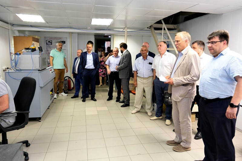 Экскурсия ДКР СЭР по ИАиЭ СО РАН Экскурсия ДКР СЭР по ИАиЭ СО РАН